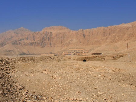 Fotos Eingang zum Tempel mit Berg | 