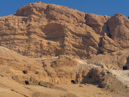 Foto Eingang zum Tempel mit Berg - 