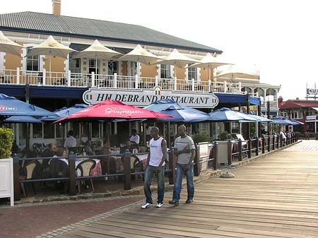 Auf den Stegen der Waterfront