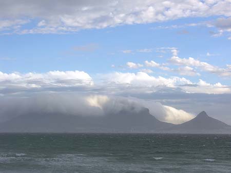 Der Tafelberg mit Wasser Fotos