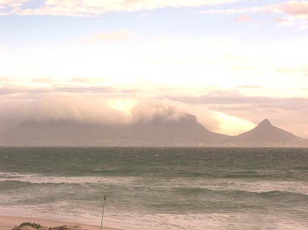 Der Tafelberg mit Wasser Foto 